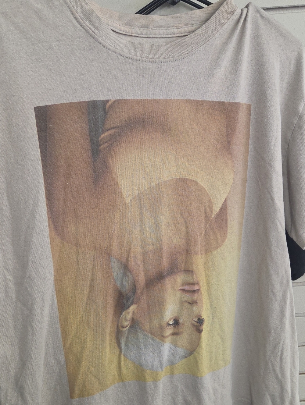 Ariana Grande T-Shirt Size L Sweetner World Tour Concert Upside Down